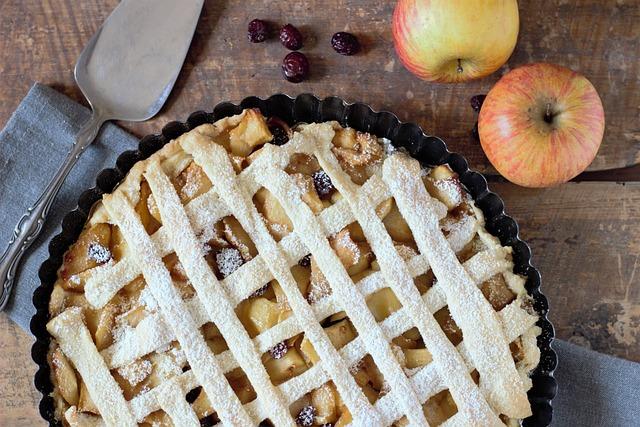 Jablečný Koláč ‚Apple Pie‘: Americká Klasika s Domácím Twistem!