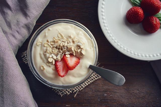 Tipy na výběr kvalitního bílého jogurtu pro vaše dietní večeře