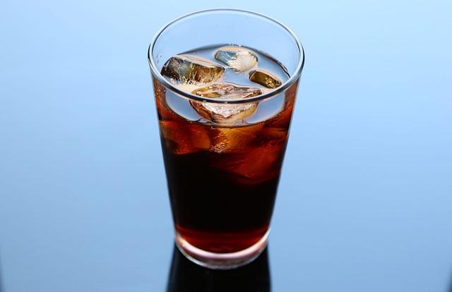 Jak dlouho by měla cold brew káva odpočívat a jak ji správně filtrovat?